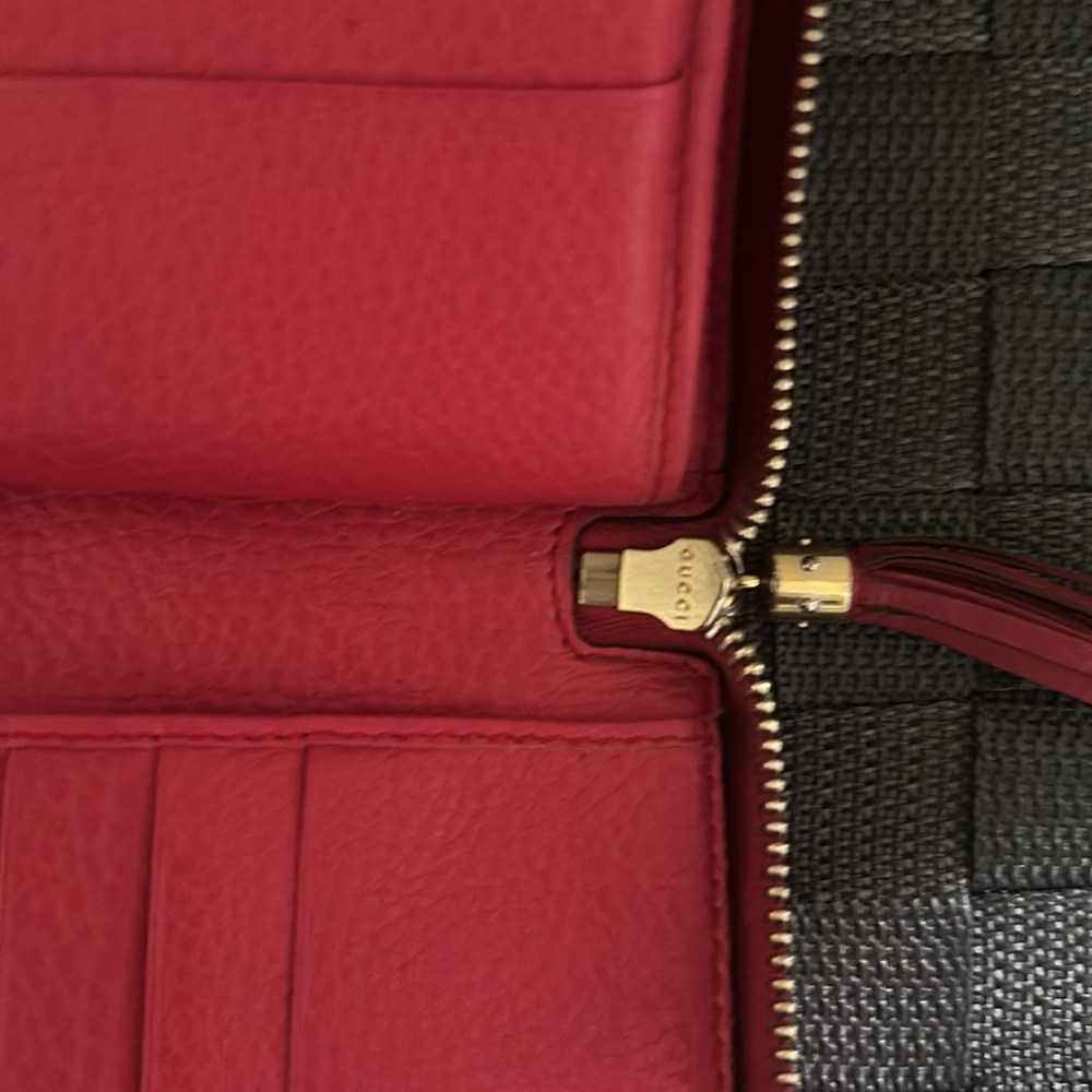 - Gucci - Picture 2 of 5